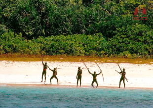 nhung-lan-bo-toc-sentinelese-o-an-do-biet-lap-nhat-the-gioi-tiep-xuc-voi-con-nguoi-hien-dai