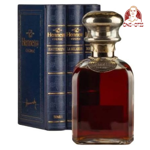 HENNESSY COGNAC LIBRARY TOME BLUE BOOK - 40 VOL